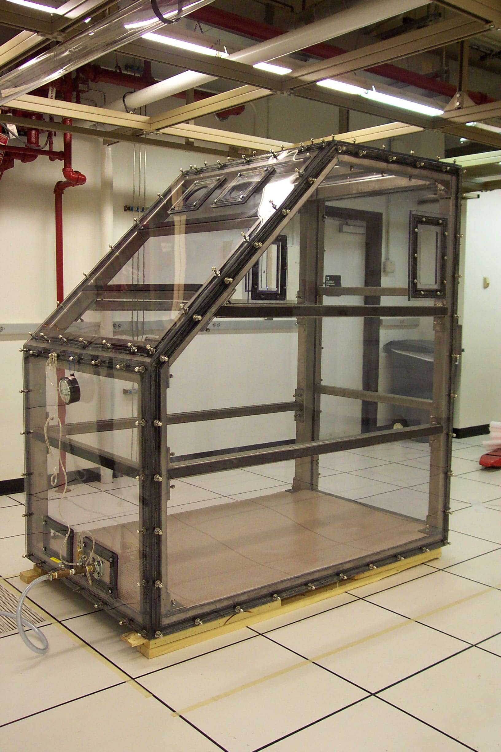 Polycarbonate / aluminum Test Chamber